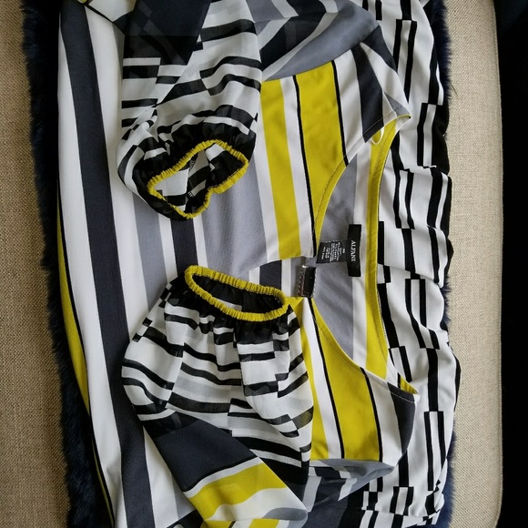 Blouse - Picture 2 of 3